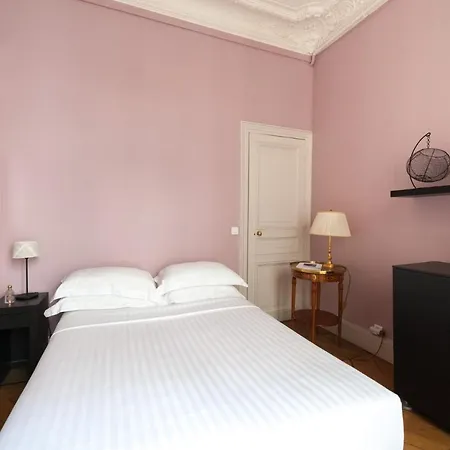 Apartment Rue De L'universite Iii By Onefinestay Paris